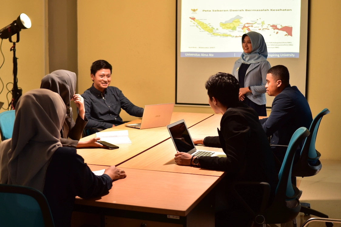 Fakultas Ekonomi & Bisnis (FEB)